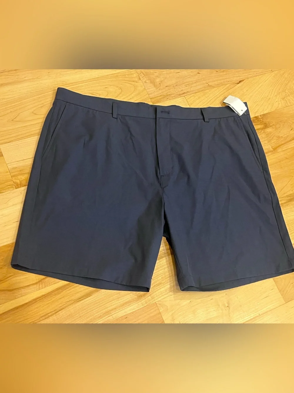 Men's size 42- Vineyard Vines on the go performance shorts - navy